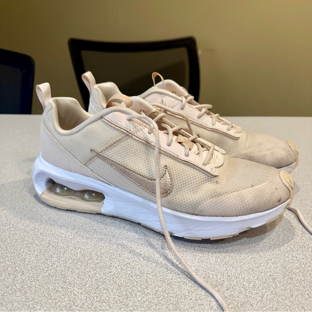 Nike Women's Air Max Intrlk Lite Sneaker Light Soft Pink Shimmer White Size 10